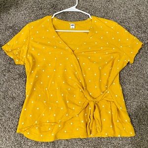 Old navy shirt size medium